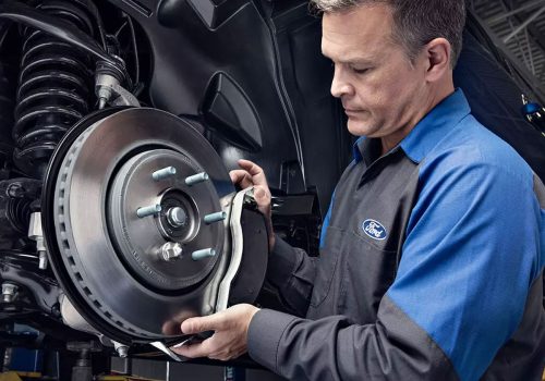 ford-brake-service-tech